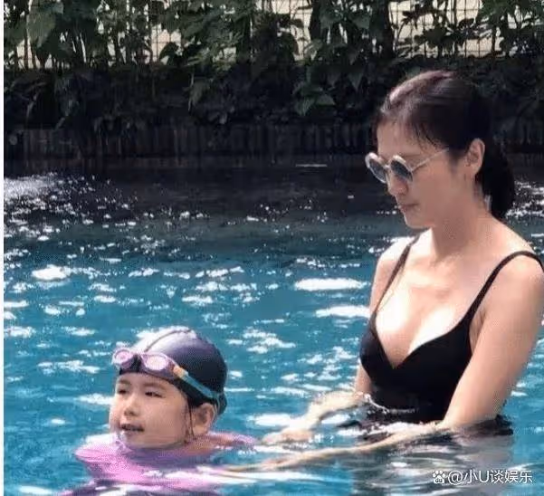 她才是香港的「豪門殺手」,李嘉欣都自愧不如,現年過40美如少女