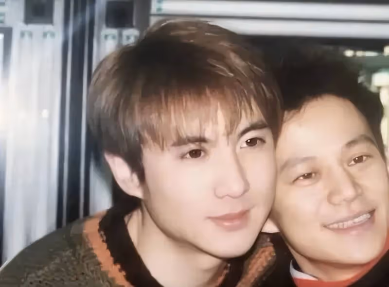 18歲雷佳音我忍了,18歲鹿晗也忍了,看到18歲的黃渤忍不住了!