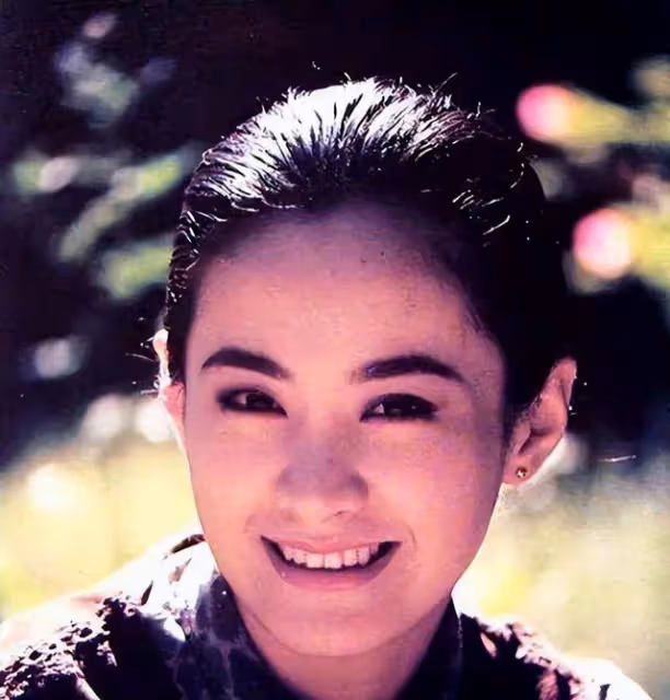 嫁大13歲名導被捧紅,丈夫病逝後不願再演戲,55歲至今未婚無兒女