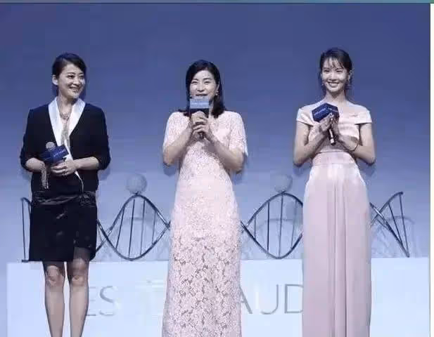 郭晶晶才是「合影殺手」!與眾女星同框,豪門氣質氣場秒殺對方!