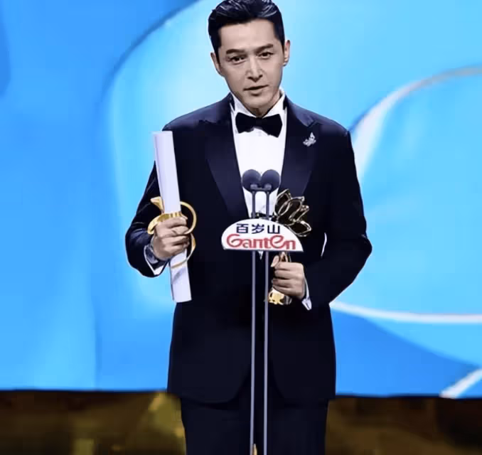 胡歌、周迅獲白玉蘭獎最佳男女主角，《繁花》拿下5項大獎，現場還有瞬間