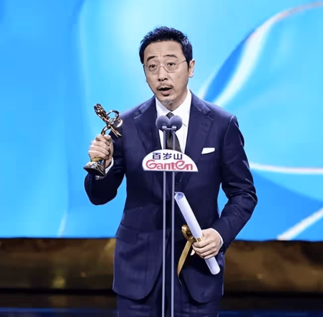 胡歌、周迅獲白玉蘭獎最佳男女主角,《繁花》拿下5項大獎,現場還有瞬間