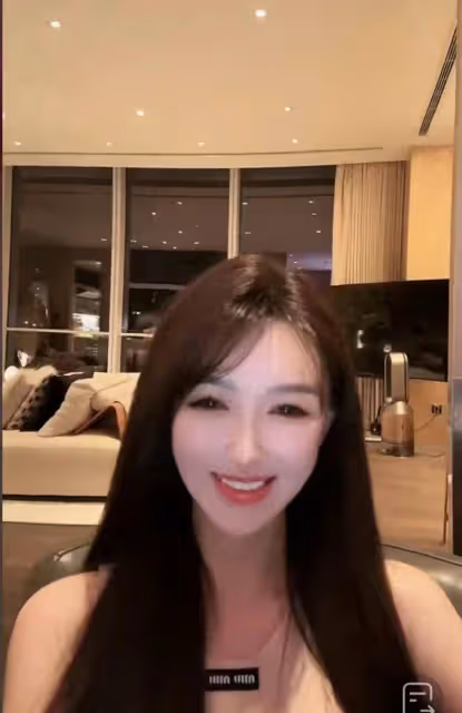 黃曉明女友葉珂疑逼婚!1號深夜直播,差點被網友指責到崩潰!