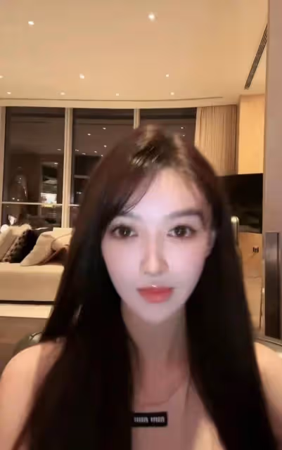 黃曉明女友葉珂疑逼婚!1號深夜直播,差點被網友指責到崩潰!