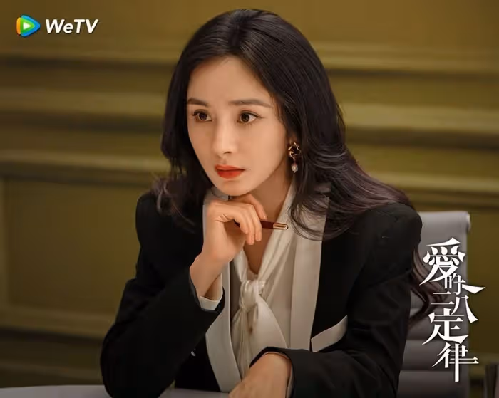 我加班晚回家，先生坐沙發不滿「我讓你買的東西呢？」因為太忙忘了買，結果一件小事，我們冷戰7天，他睡主臥我睡次臥，半夜手機螢幕突亮起…我一看急奔房門哭求