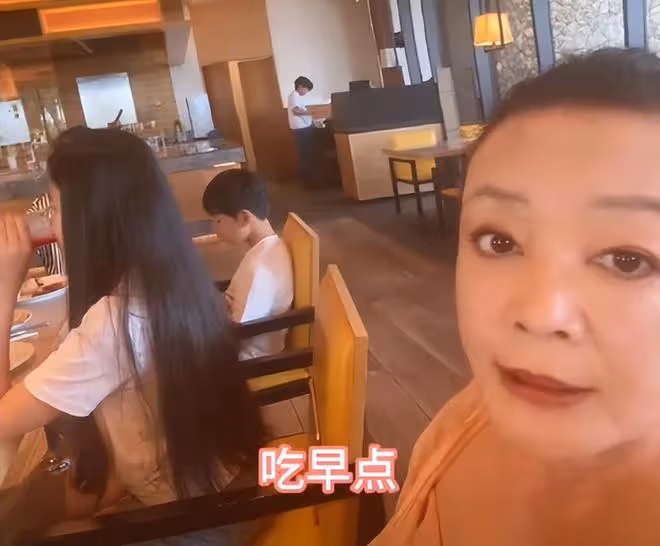 張蘭回懟為大S發聲網友:哪個媽媽不要付出,大S她付出了什麼?