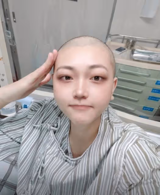 25歲網紅劉像樣離世,和媽媽最後照片公開,眼神充滿無奈和不舍