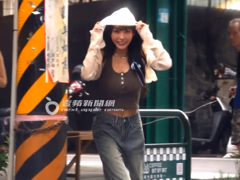 壹蘋10點強打｜林襄私服露肚臍美顏暴擊　努力變靚美甲⮕看皮膚科⮕練舞（狗仔直擊）