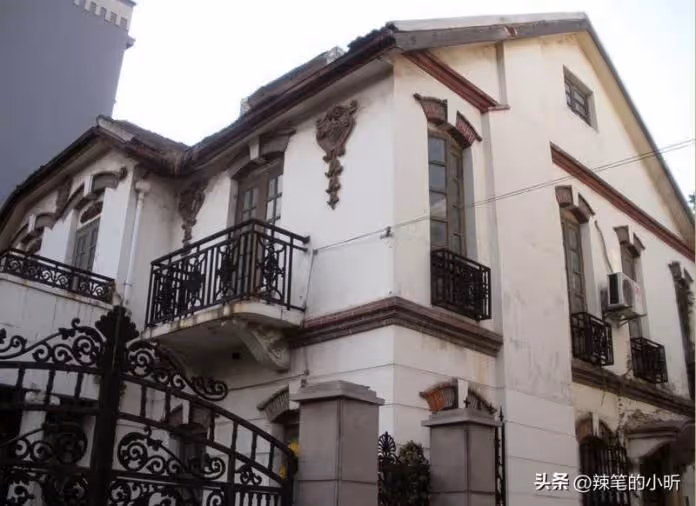 我和老伴每個月的退休金5萬！全花在兒子家「還幫忙帶孫子」 孫子上學後，我們出去旅遊1周「收到兒媳轉帳的10萬元」我頓時才清醒了…
