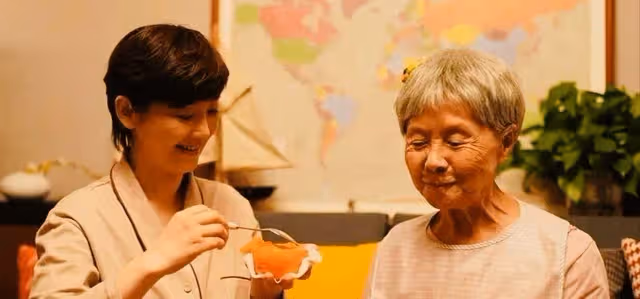 女兒帶兩孫旅行玩4天！ 63歲母親不放心「連發731條訊息」被封鎖，女兒解鎖後「傳來的第一句話」讓她懊悔痛哭…