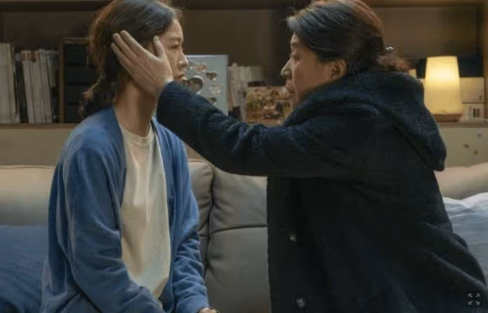 陪婆婆買東西「竟撞見老公和別的女人牽著手逛街」！ 我太難堪假裝沒看到，結果卻被婆婆發現竟說：「別怕，讓我來！」下秒她向老公走去…. #完全沒料到會這樣發展