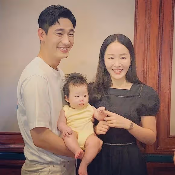 和老公說好不生孩子！結婚18年後悔備孕「成功42歲高齡懷孕」　姪子得知真相後「衝來砸我的千萬豪車」