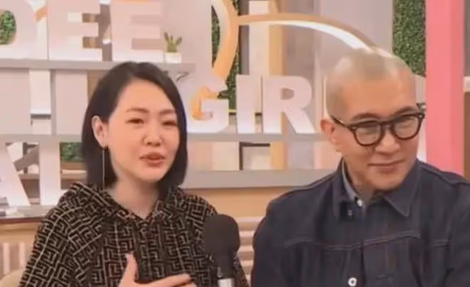 小s穿高跟鞋熱舞，妖嬈男舞伴穿「尿布」大秀美腿引熱議：辣眼睛