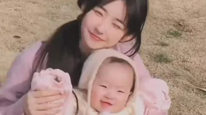 王思聰女兒成大網紅,黃一鳴讓她先掙一個小目標,不給王思聰養老