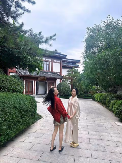 張馨予開啟暑假暴走模式!連夜開車從廣州到西安,媽媽罕露臉好美