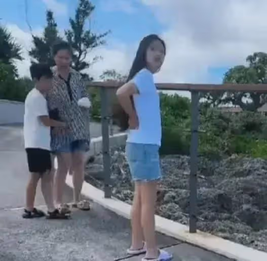 張蘭曬日本度假視頻,孫子孫女全粘著保姆,疑被大S下令躲開鏡頭