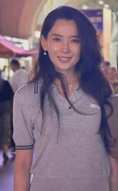 森林北外出遊玩被偶遇,被贊真人和照片一樣漂亮,男友汪峰未陪同