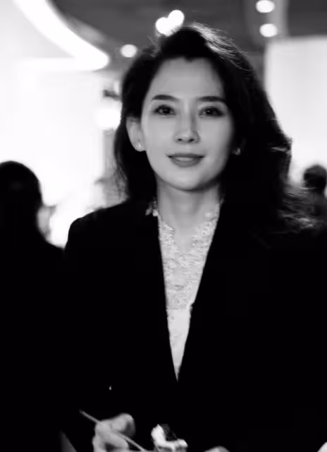 森林北外出遊玩被偶遇,被贊真人和照片一樣漂亮,男友汪峰未陪同