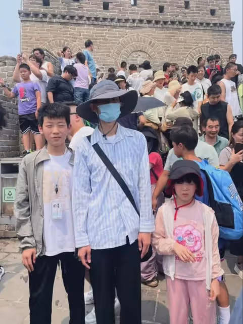韋東奕陪堂姐爬長城、逛故宮、遊覽頤和園,韋神被贊太暖心
