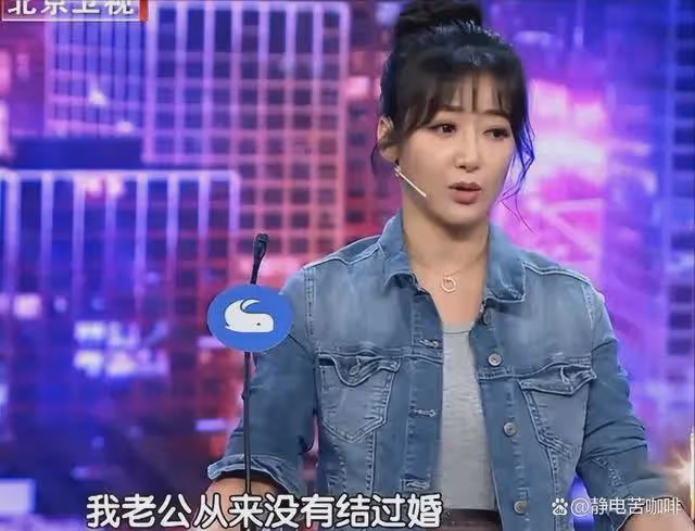 她被前男友公開私密照，尺度堪比「艷照門」，嫁小9歲老公很幸福