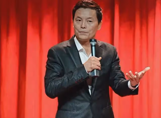 67歲著名相聲演員周衛星,娶小30歲外國美女,生2個混血兒