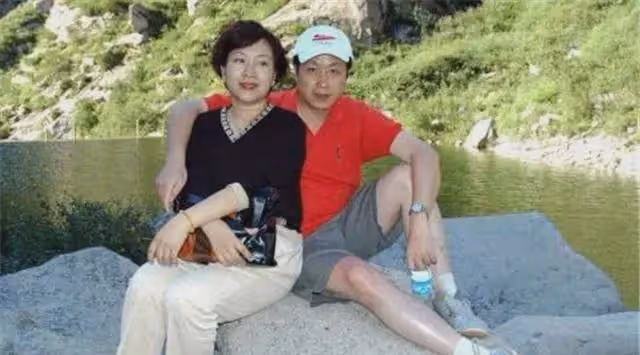 羅京去世15年,曾經哭到暈厥的妻子改嫁富商,母親至今不知死訊