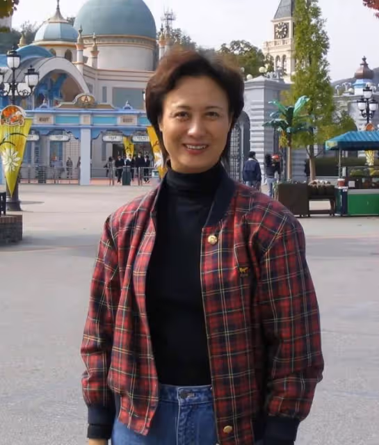柏寒病逝12年了,臨終將兒子託付給海清,如今海清的堅持令人淚目