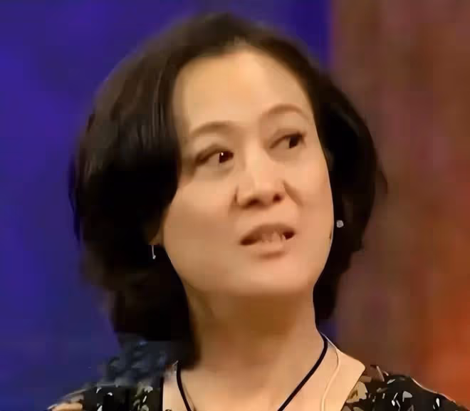 柏寒病逝12年了,臨終將兒子託付給海清,如今海清的堅持令人淚目