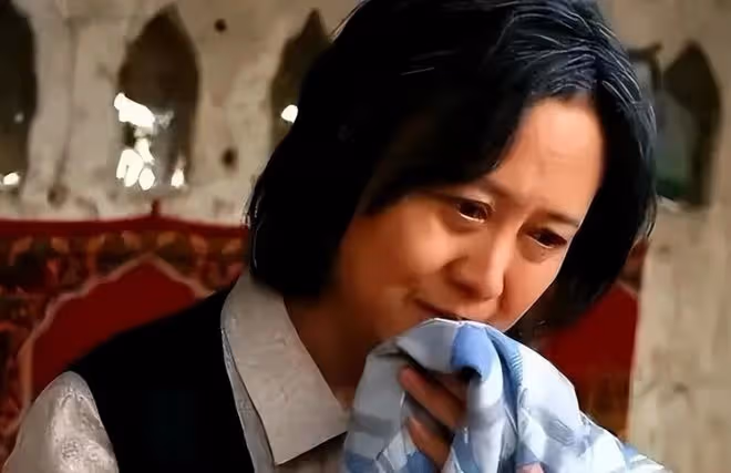 柏寒病逝12年了，臨終將兒子託付給海清，如今海清的堅持令人淚目