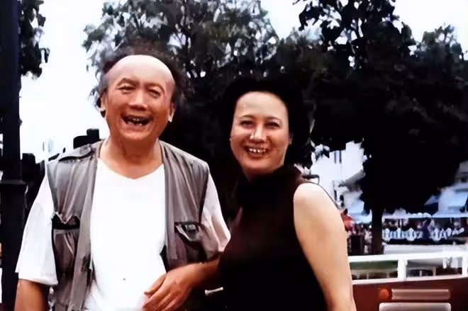 柏寒病逝12年了，臨終將兒子託付給海清，如今海清的堅持令人淚目