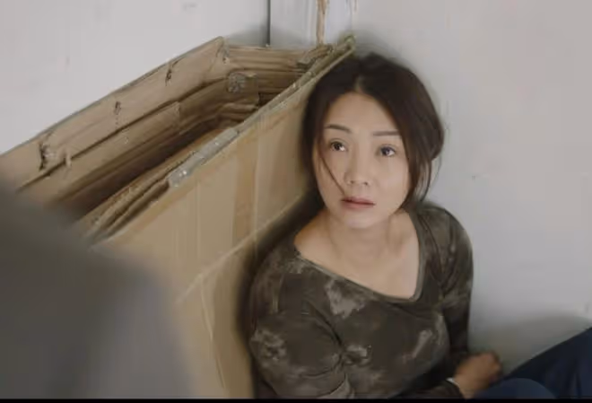 香港女星弔帶裙演站街女,性感不輸當年!曾拍超50部尺度電影