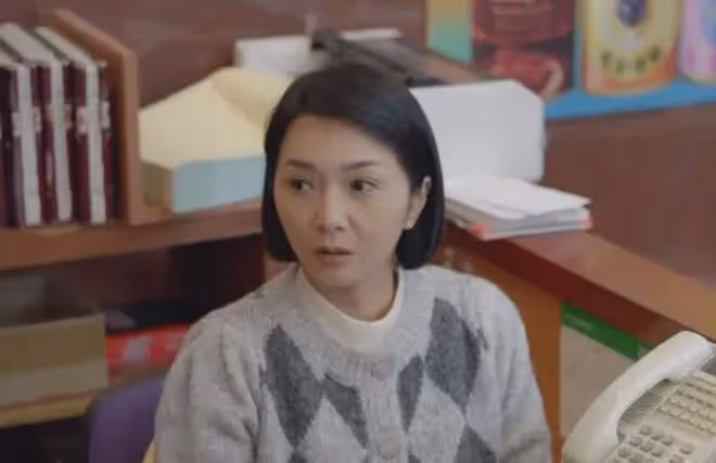 香港女星弔帶裙演站街女,性感不輸當年!曾拍超50部尺度電影