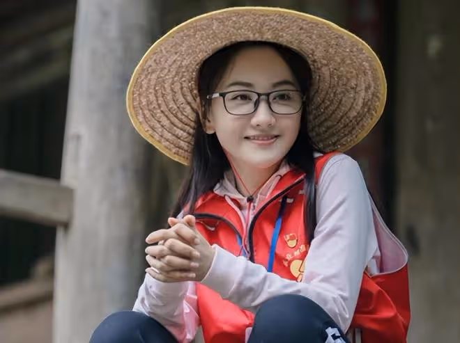 央八打出《沸騰的群山》,僅播2集收視率第一,選角非常成功
