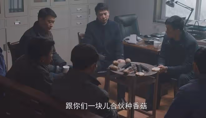 央八打出《沸騰的群山》,僅播2集收視率第一,選角非常成功