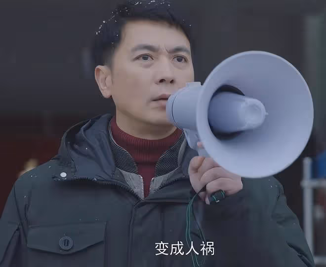 央八打出《沸騰的群山》，僅播2集收視率第一，選角非常成功
