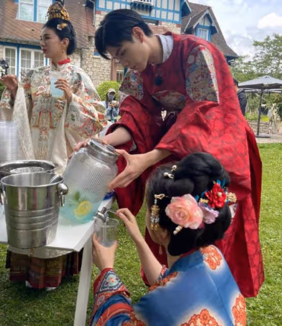 中餐廳漢服遊園會路透:虞書欣的唐裝好可愛,胡一天像大狀元
