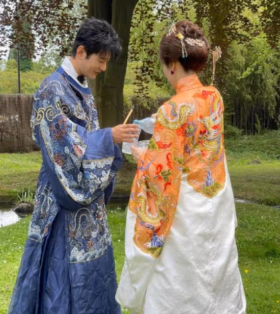 中餐廳漢服遊園會路透:虞書欣的唐裝好可愛,胡一天像大狀元
