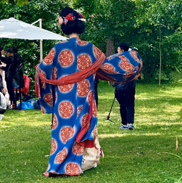 中餐廳漢服遊園會路透:虞書欣的唐裝好可愛,胡一天像大狀元