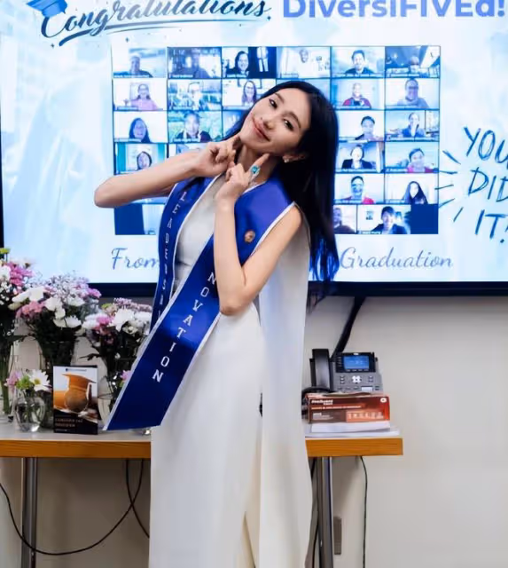 港樂50周年晚宴:郭晶晶霍啟剛夫婦出席,何超盈博士也在現場
