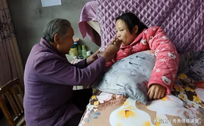 新婚老公車禍去世,爸媽勸我另嫁,聽了婆婆的話,我堅決留了下來