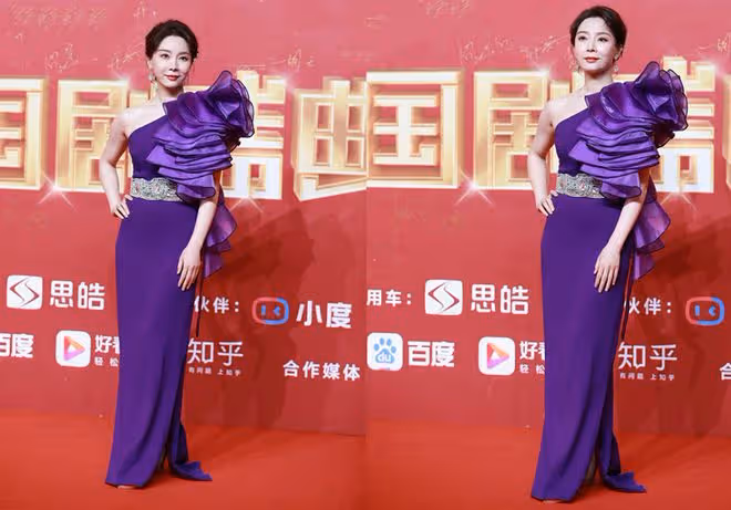 陳數穿"閃鑽流光裙"挺有大家閨秀風範，顏色也好顯白，看著真美