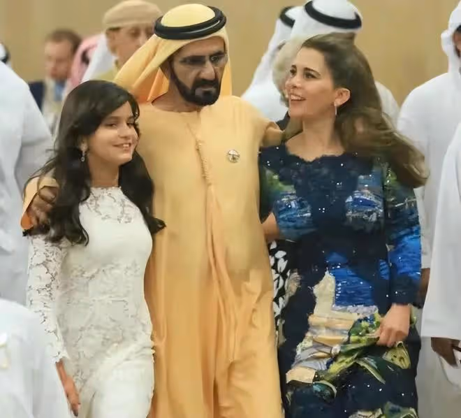 杜拜大王妃:表哥用20箱珠寶娶進門,生12個孩子,45年從未出宮