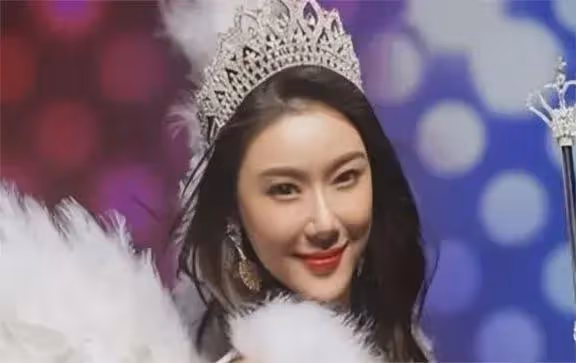 李澤楷為她意亂情迷，林丹為她不顧家庭，她的魔力究竟在哪？