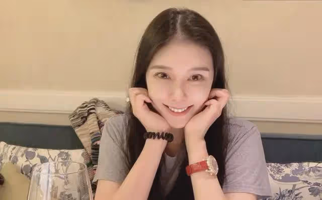 李澤楷為她意亂情迷，林丹為她不顧家庭，她的魔力究竟在哪？