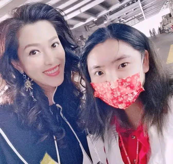 知名星二代不懼200磅體重,自信陽光推出個人詩集,視TVB藝人為偶像