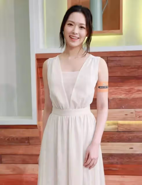 TVB港姐冠軍穿性感婚紗當伴娘,被指喧賓奪主,曾與多名富二代傳緋聞