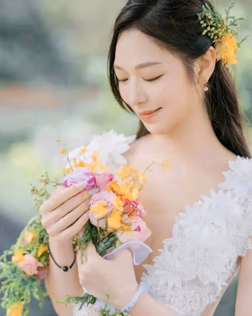 TVB港姐冠軍穿性感婚紗當伴娘,被指喧賓奪主,曾與多名富二代傳緋聞