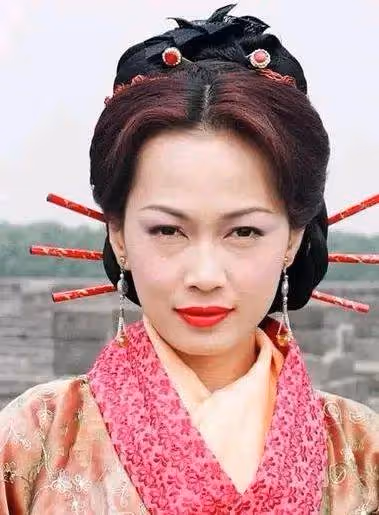 曾是TVB「五美」之一,未婚生子獨自養大孩子,曾患罕見疾病,如今成游泳健將