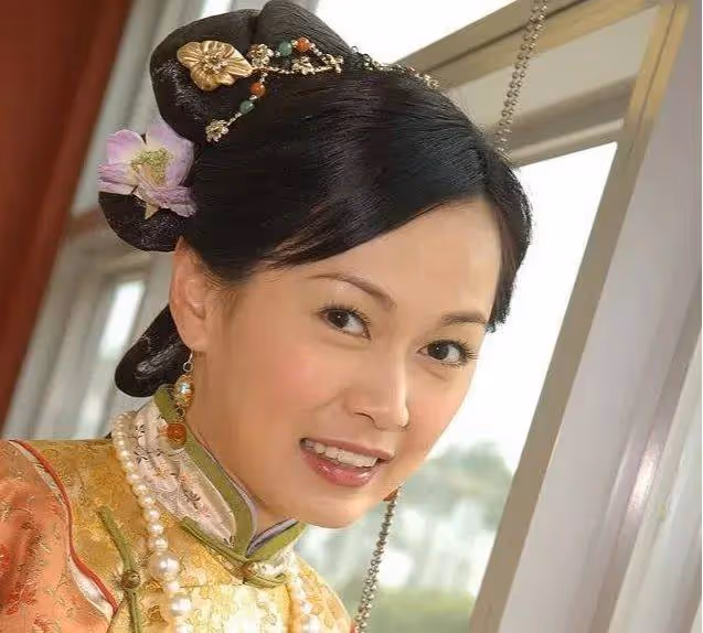 曾是TVB「五美」之一,未婚生子獨自養大孩子,曾患罕見疾病,如今成游泳健將