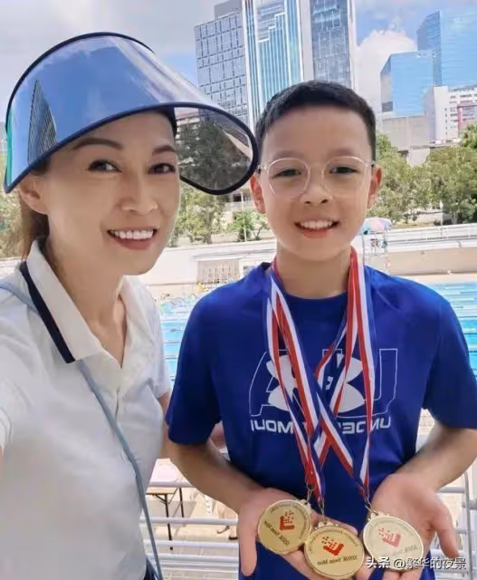 曾是TVB「五美」之一,未婚生子獨自養大孩子,曾患罕見疾病,如今成游泳健將